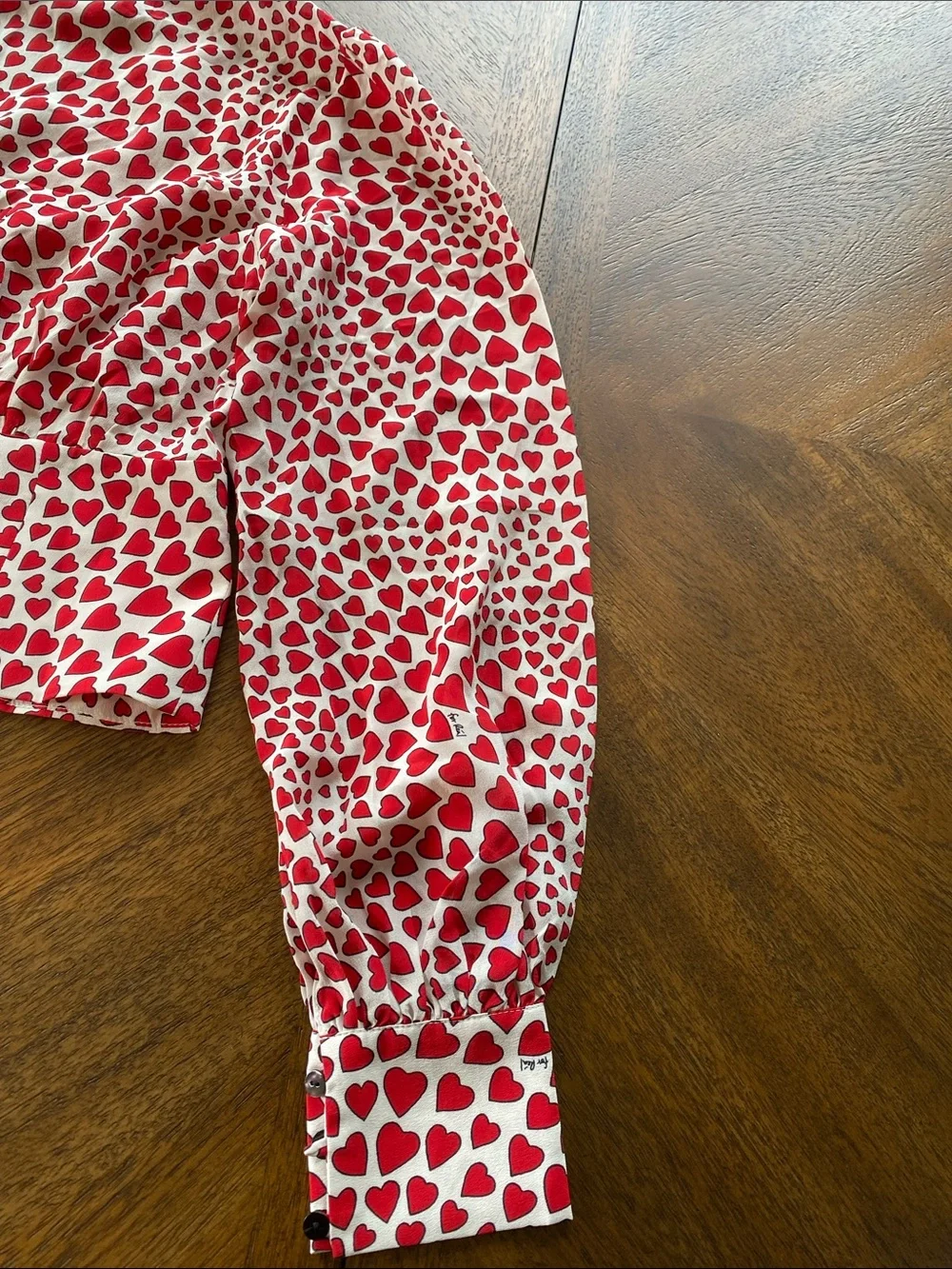 Authentic silk with the hidden 'for Real' signature in the print (see photos)